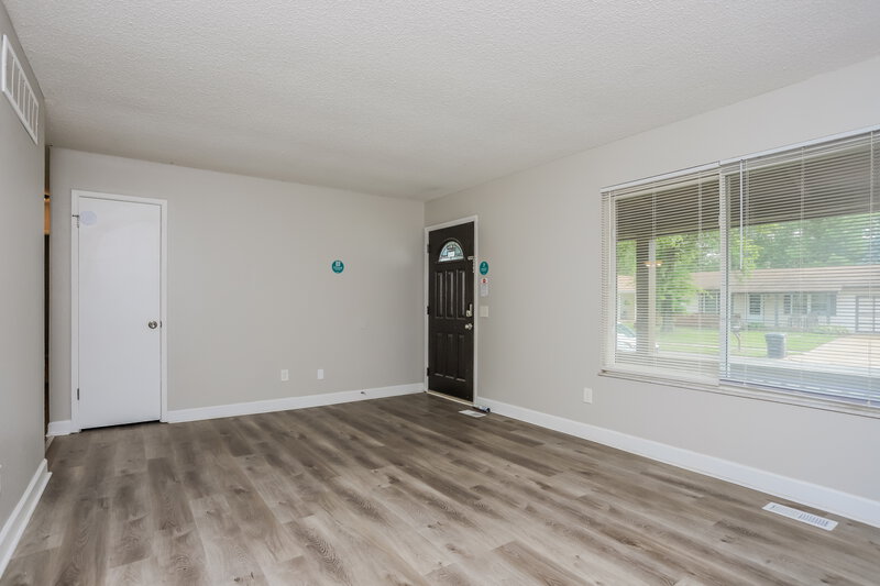 1,345/Mo, 2635 Lindsay Ln Florissant, MO 63031 Living Room View