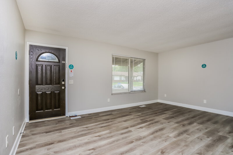 1,345/Mo, 2635 Lindsay Ln Florissant, MO 63031 Living Room View 2