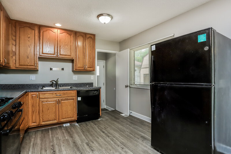 1,345/Mo, 2635 Lindsay Ln Florissant, MO 63031 Kitchen View 2