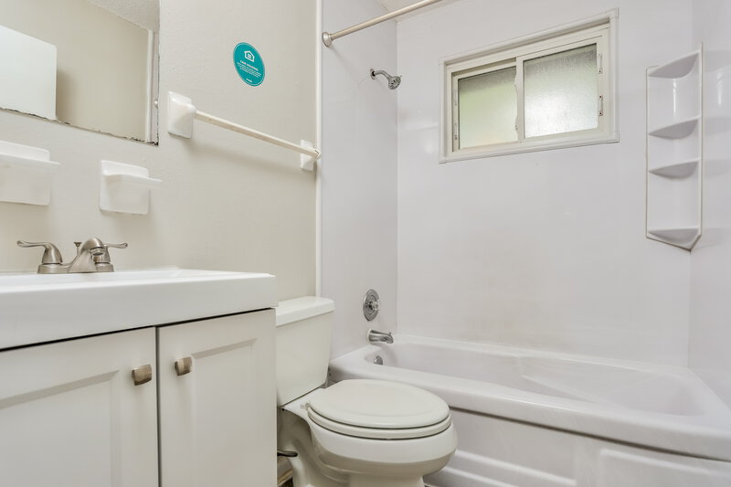 1,345/Mo, 2635 Lindsay Ln Florissant, MO 63031 Bathroom View