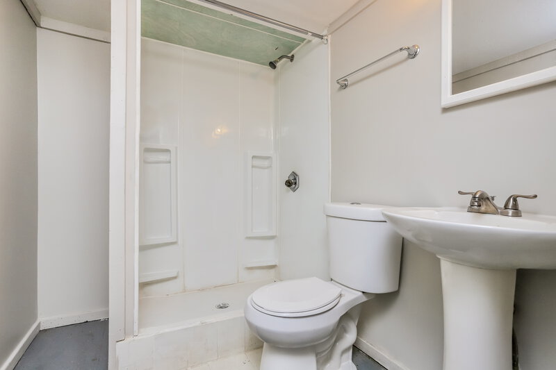 1,345/Mo, 2635 Lindsay Ln Florissant, MO 63031 Bathroom View 2
