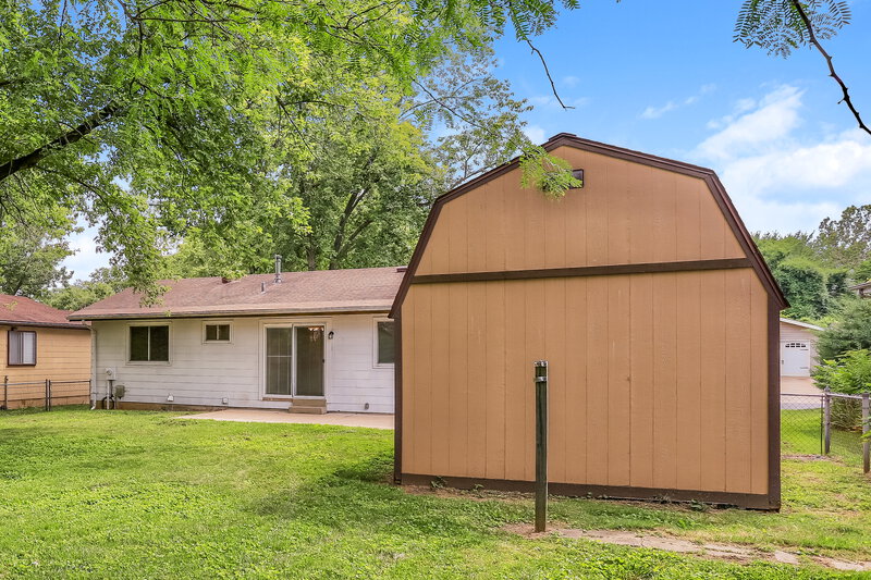 1,345/Mo, 2635 Lindsay Ln Florissant, MO 63031 Rear View 2