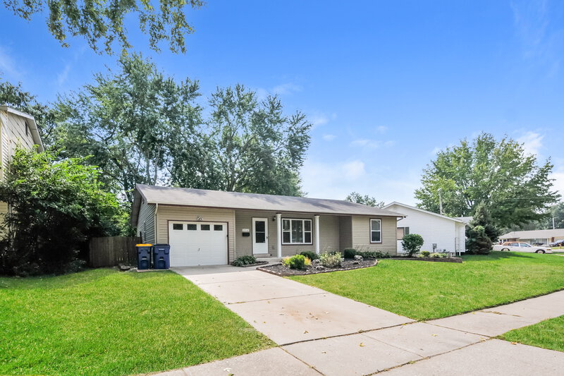 1,685/Mo, 2710 Sherwood Dr Florissant, MO 63031 External View