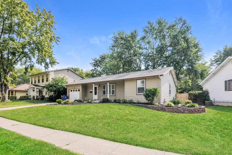 1,685/Mo, 2710 Sherwood Dr Florissant, MO 63031 Front View 2