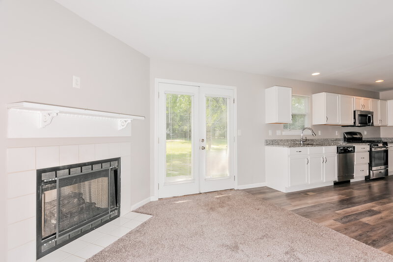 1,685/Mo, 2710 Sherwood Dr Florissant, MO 63031 Living Room View