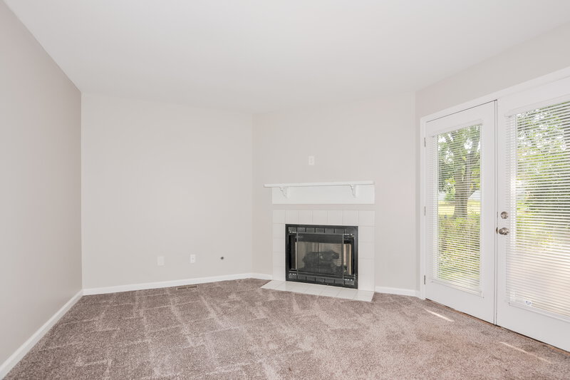 1,685/Mo, 2710 Sherwood Dr Florissant, MO 63031 Living Room View 2