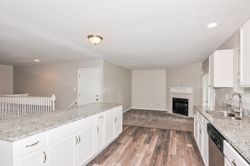 1,685/Mo, 2710 Sherwood Dr Florissant, MO 63031 Living Room View 3