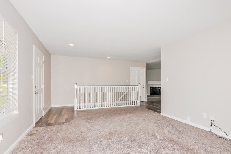 1,685/Mo, 2710 Sherwood Dr Florissant, MO 63031 Dining Room View 3