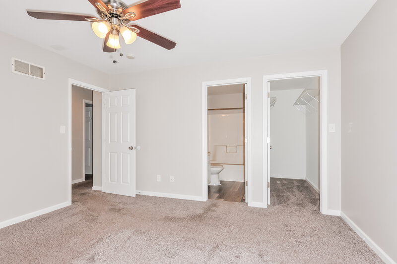 1,685/Mo, 2710 Sherwood Dr Florissant, MO 63031 Main Bedroom View 3