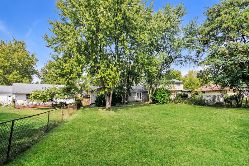 1,685/Mo, 2710 Sherwood Dr Florissant, MO 63031 Rear View