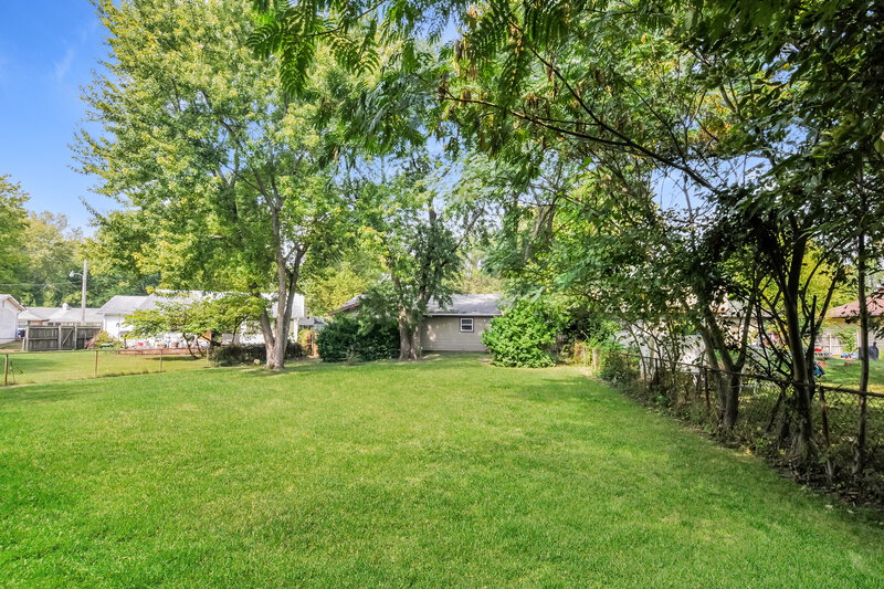 1,685/Mo, 2710 Sherwood Dr Florissant, MO 63031 Rear View 2