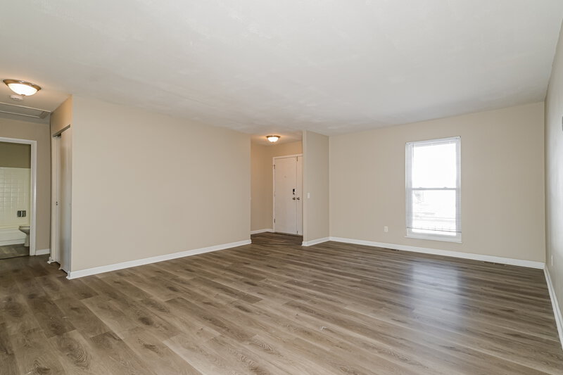 1,905/Mo, 2966 Clanfield Dr Florissant, MO 63031 Main Bedroom View