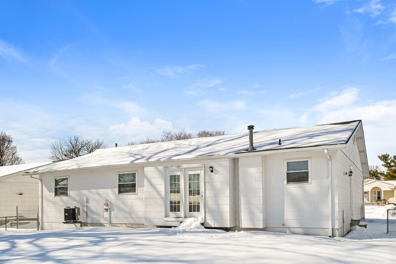 1,905/Mo, 2966 Clanfield Dr Florissant, MO 63031 Rear View 2