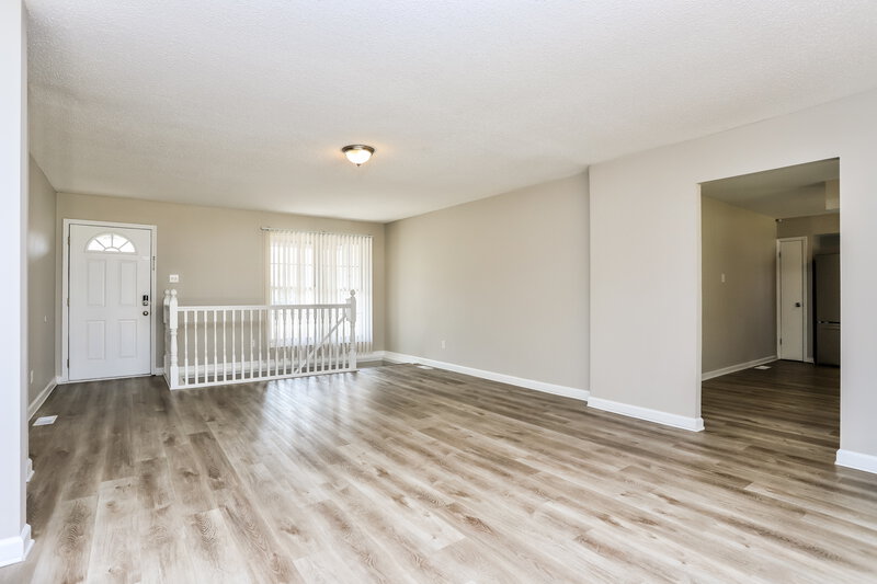 1,575/Mo, 3035 Oriental Dr Florissant, MO 63031 Living Room View