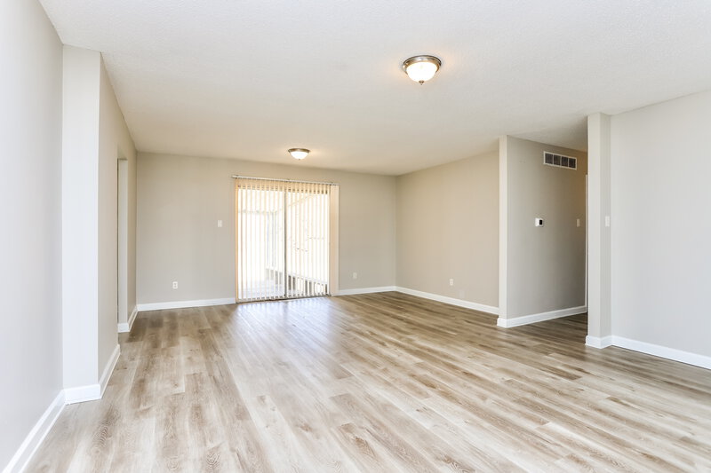 1,575/Mo, 3035 Oriental Dr Florissant, MO 63031 Living Room View 2