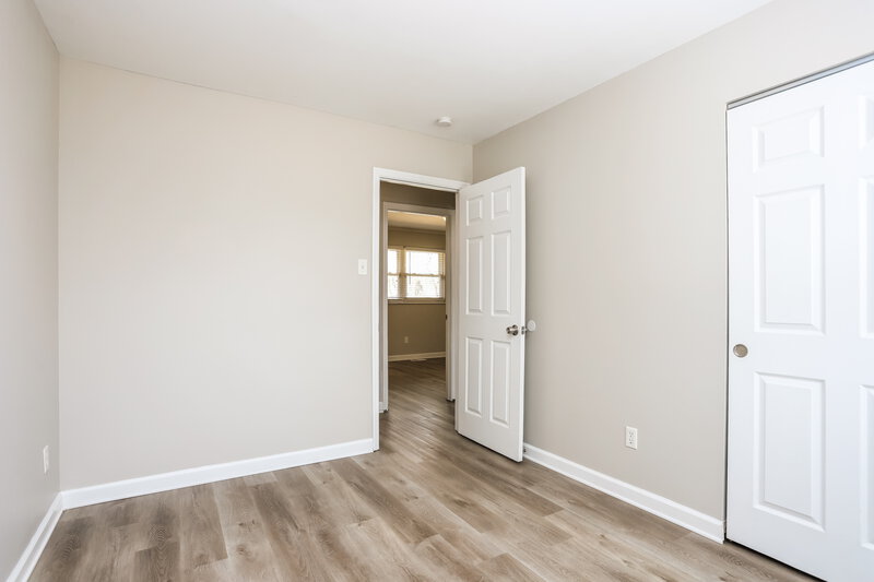 1,575/Mo, 3035 Oriental Dr Florissant, MO 63031 Main Bedroom View 2