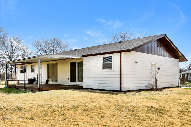 1,575/Mo, 3035 Oriental Dr Florissant, MO 63031 Rear View