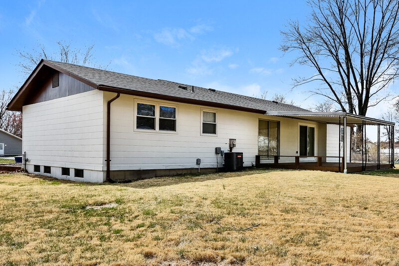 1,575/Mo, 3035 Oriental Dr Florissant, MO 63031 Rear View 2