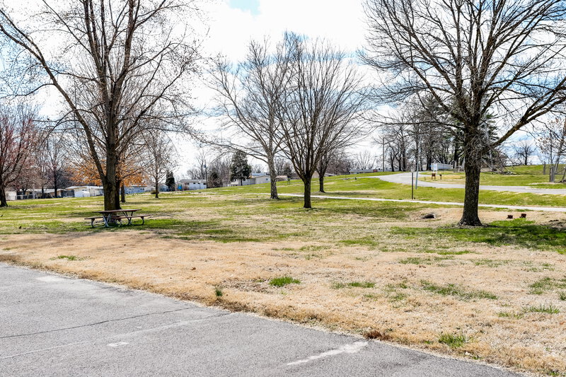 1,575/Mo, 3035 Oriental Dr Florissant, MO 63031 Family Room View