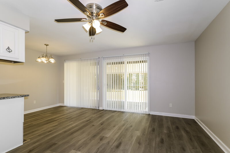 2,060/Mo, 3160 Hargrove Ln Florissant, MO 63033 Living Room View