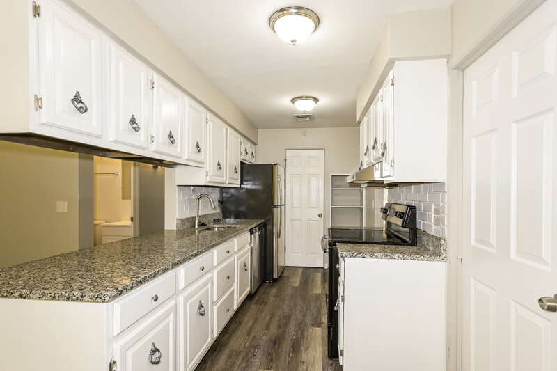 2,060/Mo, 3160 Hargrove Ln Florissant, MO 63033 Kitchen View 2