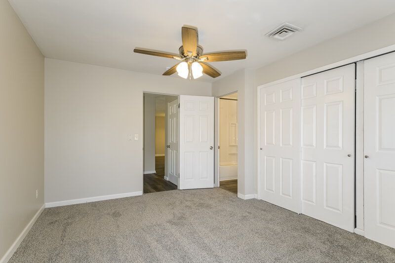 2,060/Mo, 3160 Hargrove Ln Florissant, MO 63033 Main Bedroom View