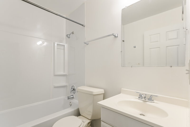 2,060/Mo, 3160 Hargrove Ln Florissant, MO 63033 Bathroom View