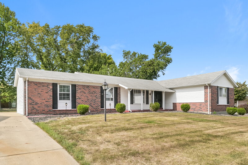 1,875/Mo, 3385 Brunswick Dr Florissant, MO 63033 Front View