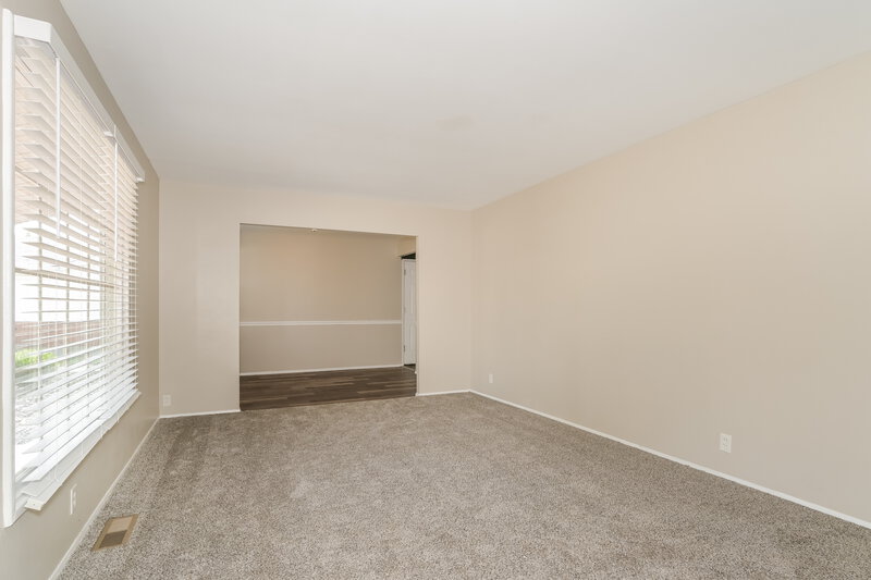 1,875/Mo, 3385 Brunswick Dr Florissant, MO 63033 Living Room View