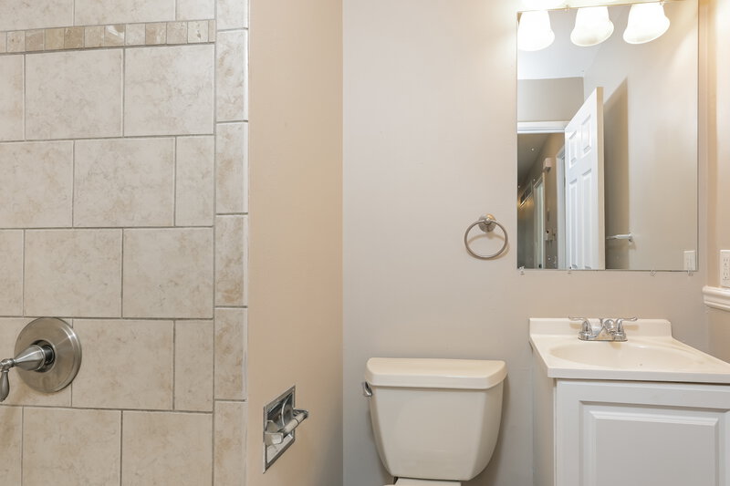 1,875/Mo, 3385 Brunswick Dr Florissant, MO 63033 Bathroom View