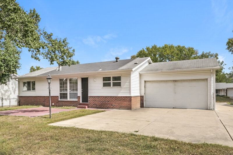 1,875/Mo, 3385 Brunswick Dr Florissant, MO 63033 Rear View 2