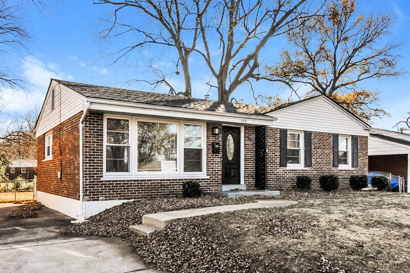 2,040/Mo, 570 Saint Anthony Ln Florissant, MO 63033 Front View