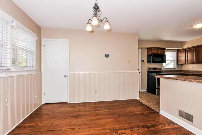 2,040/Mo, 570 Saint Anthony Ln Florissant, MO 63033 Dining Room View