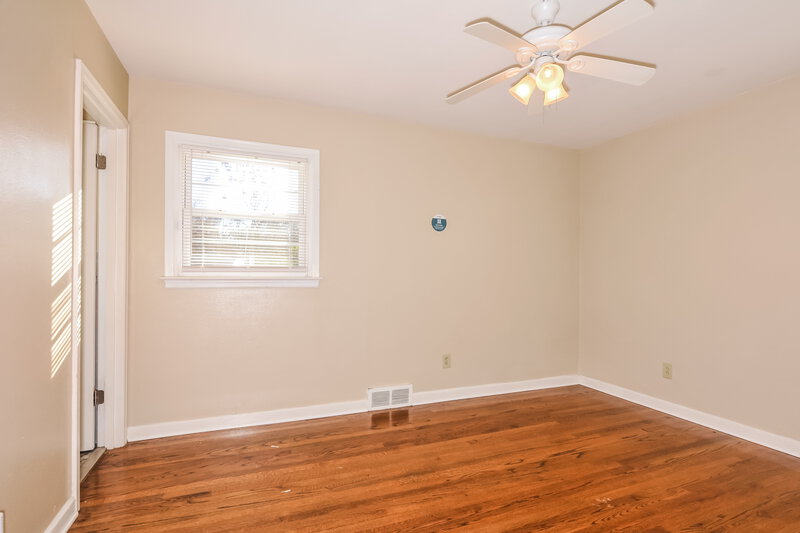2,040/Mo, 570 Saint Anthony Ln Florissant, MO 63033 Main Bedroom View