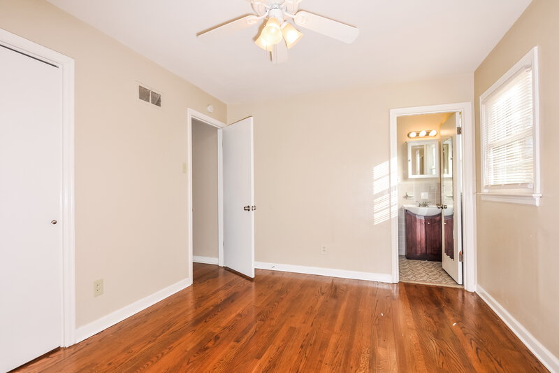 2,040/Mo, 570 Saint Anthony Ln Florissant, MO 63033 Main Bedroom View 2