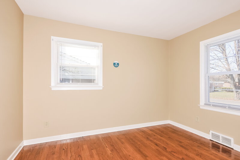 2,040/Mo, 570 Saint Anthony Ln Florissant, MO 63033 Bedroom View