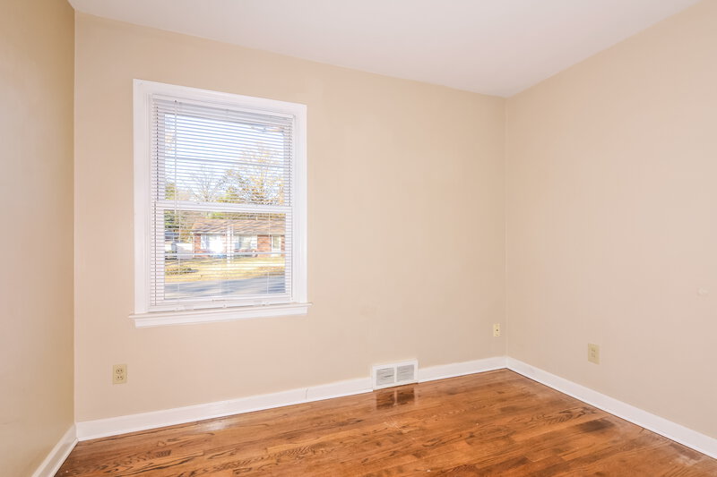 2,040/Mo, 570 Saint Anthony Ln Florissant, MO 63033 Bedroom View 2