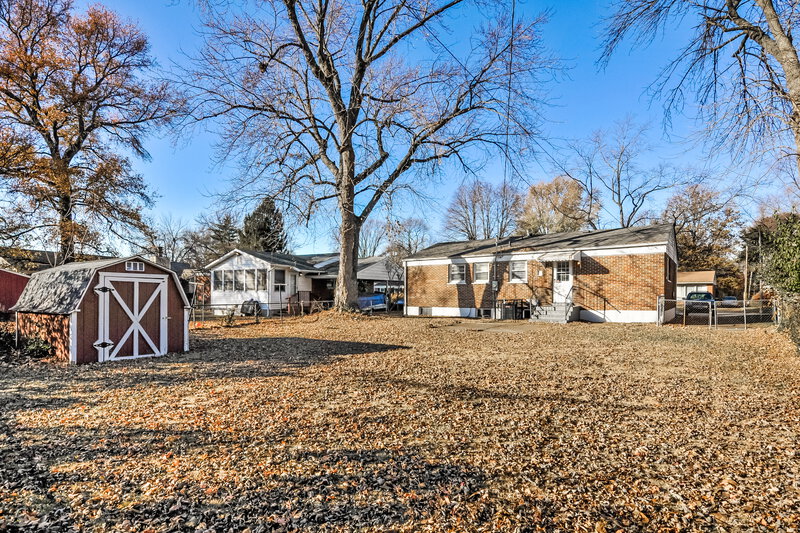 2,040/Mo, 570 Saint Anthony Ln Florissant, MO 63033 Rear View