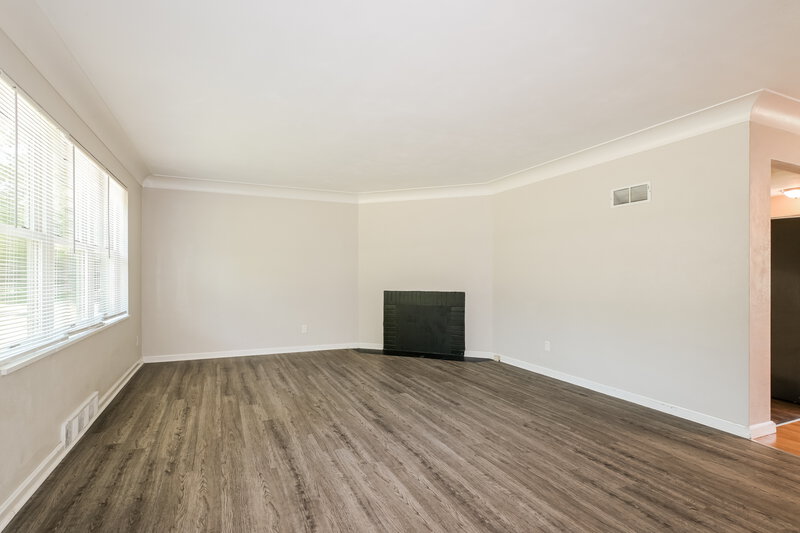 1,675/Mo, 605 Plantmore Dr St. Louis, MO 63135 Living Room View