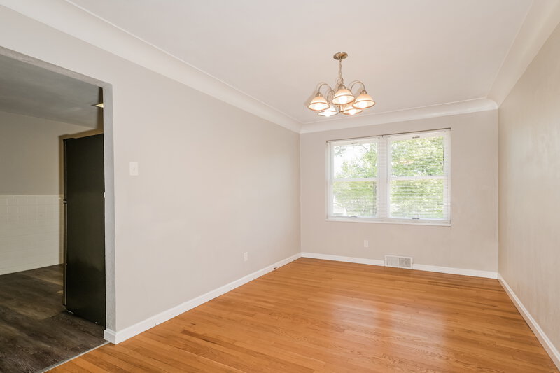 1,675/Mo, 605 Plantmore Dr St. Louis, MO 63135 Dining Room View