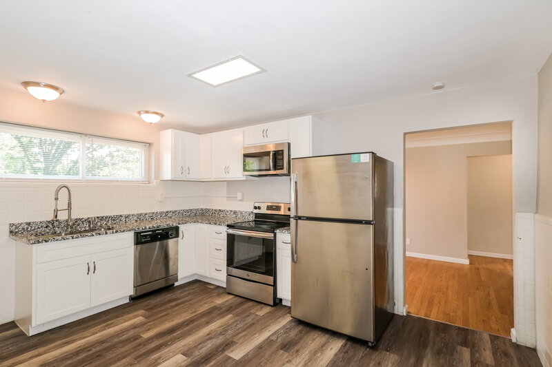 1,675/Mo, 605 Plantmore Dr St. Louis, MO 63135 Kitchen View 2