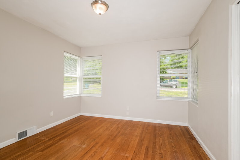 1,675/Mo, 605 Plantmore Dr St. Louis, MO 63135 Bedroom View