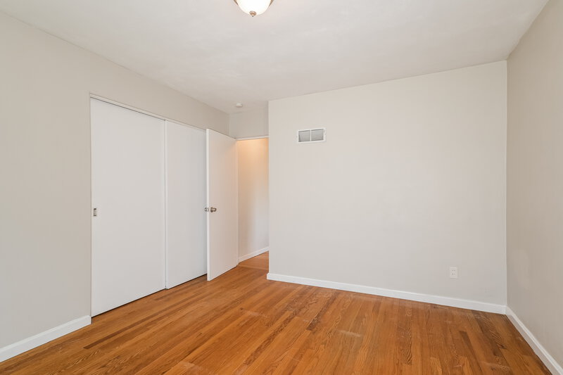 1,675/Mo, 605 Plantmore Dr St. Louis, MO 63135 Bedroom View 2