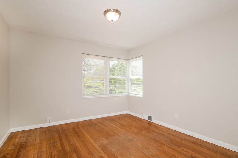 1,675/Mo, 605 Plantmore Dr St. Louis, MO 63135 Bedroom View 3