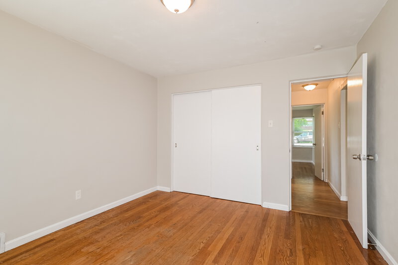 1,675/Mo, 605 Plantmore Dr St. Louis, MO 63135 Bedroom View 4