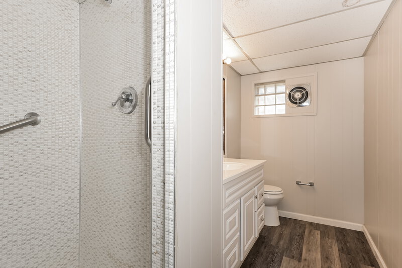 1,675/Mo, 605 Plantmore Dr St. Louis, MO 63135 Bathroom View
