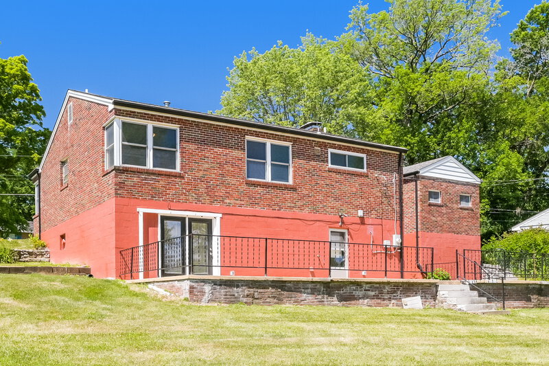 1,675/Mo, 605 Plantmore Dr St. Louis, MO 63135 Rear View 2