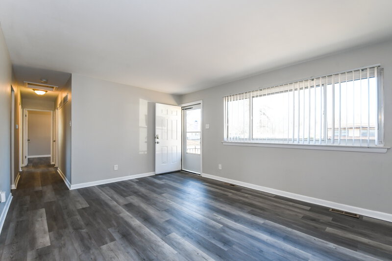 1,325/Mo, 705 GONZAGA LN Florissant, MO 63031 Living Room View 2