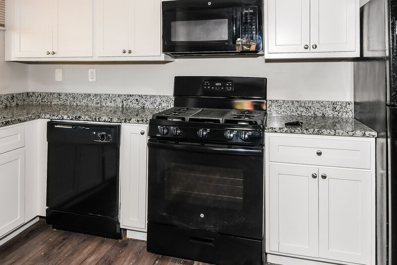 1,325/Mo, 705 GONZAGA LN Florissant, MO 63031 Kitchen View 2