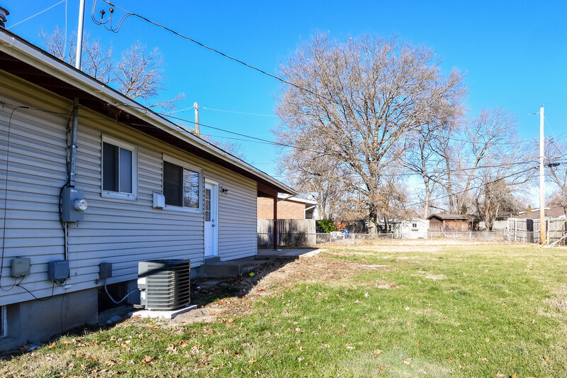 1,325/Mo, 705 GONZAGA LN Florissant, MO 63031 Rear View